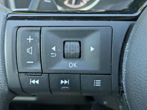 Used 2023 Nissan Rogue SV FWD image 25