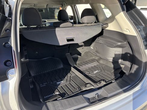 Used 2017 Nissan Rogue S image 61