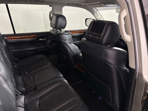 Used 2021 Lexus LX 570 4WD w/ Luxury Package image 45