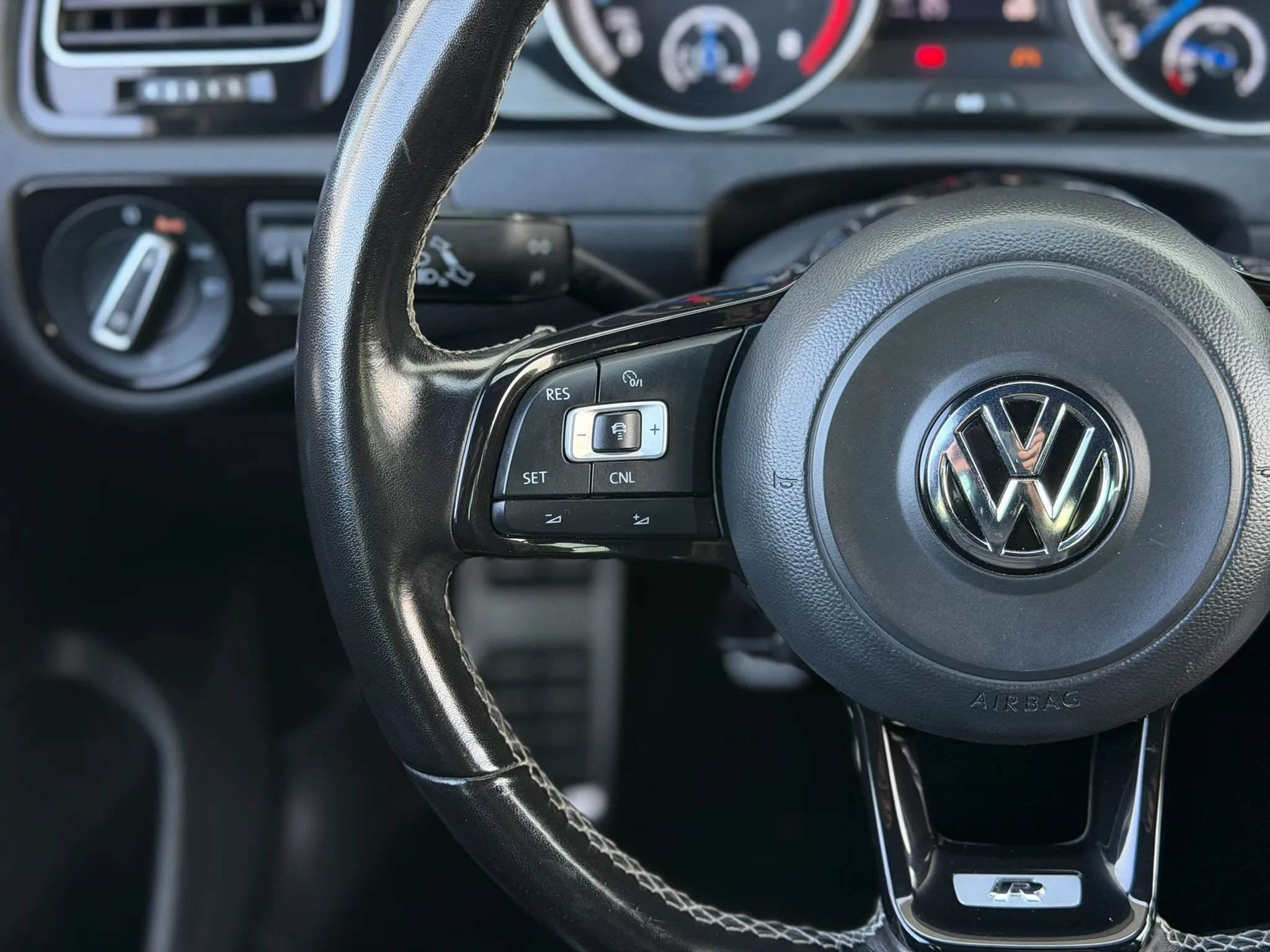 Used 2017 Volkswagen Golf R 4-Door AWD/4WD image 24