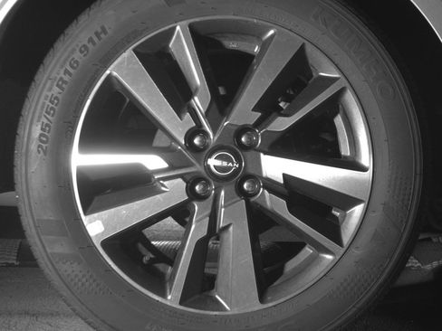 Used 2025 Nissan Versa SV FWD image 15