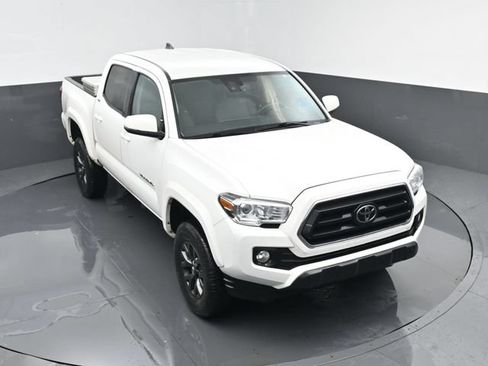Used 2022 Toyota Tacoma SR5 w/ Technology Package AWD/4WD image 17