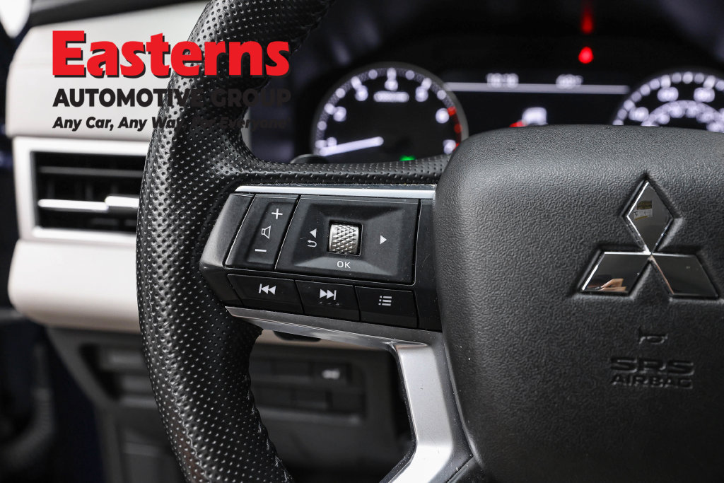 Used 2025 Mitsubishi Outlander SE FWD image 16