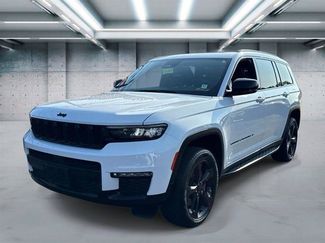 Used 2024 Jeep Grand Cherokee L Limited w/ Black Appearance Package AWD/4WD video 1