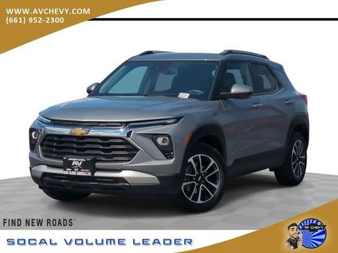 Used 2025 Chevrolet TrailBlazer LT FWD image 1