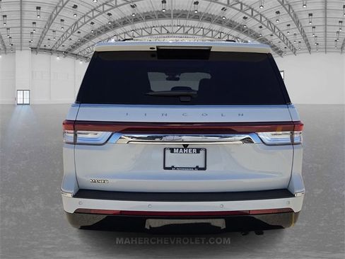 Used 2022 Lincoln Navigator Reserve image 6