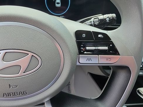 Used 2024 Hyundai Elantra SEL FWD image 17