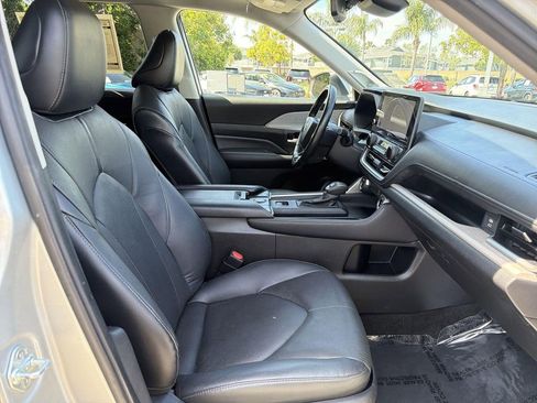 Used 2024 Toyota Grand Highlander AWD image 33