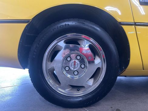 Used 1988 Chevrolet Corvette Coupe RWD image 23