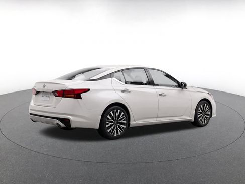 Used 2025 Nissan Altima 2.5 SV FWD image 7