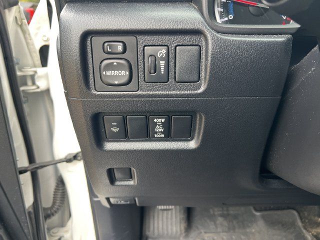 Used 2018 Toyota 4Runner SR5 Premium AWD/4WD image 18
