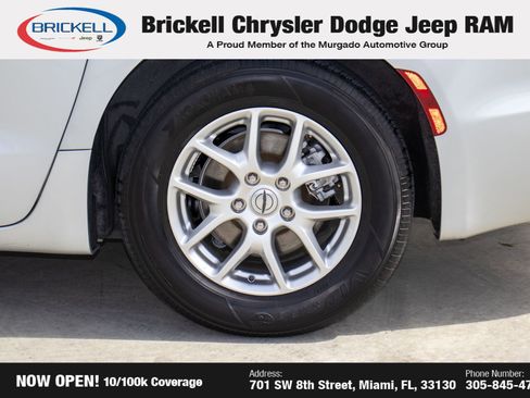 Used 2024 Chrysler Pacifica Touring-L image 37