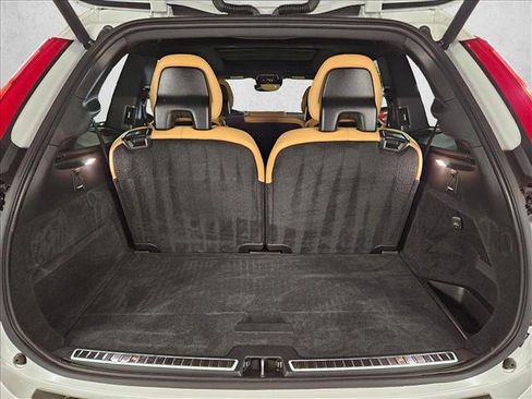 Used 2021 Volvo XC90 T8 Inscription w/ Advanced Package image 6