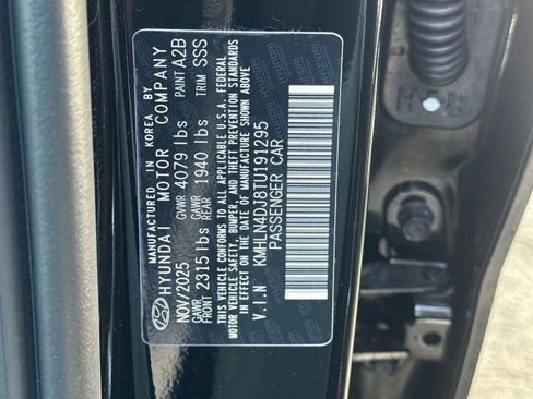 New 2026 Hyundai Elantra Limited FWD image 33