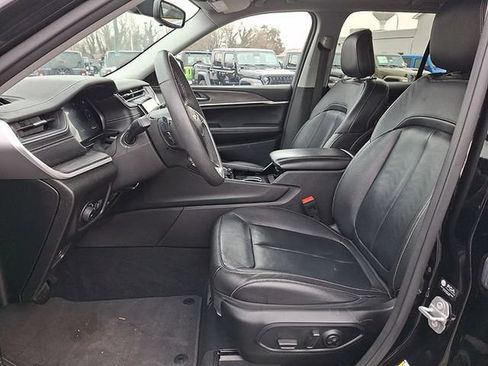 Used 2023 Jeep Grand Cherokee Limited AWD/4WD image 14