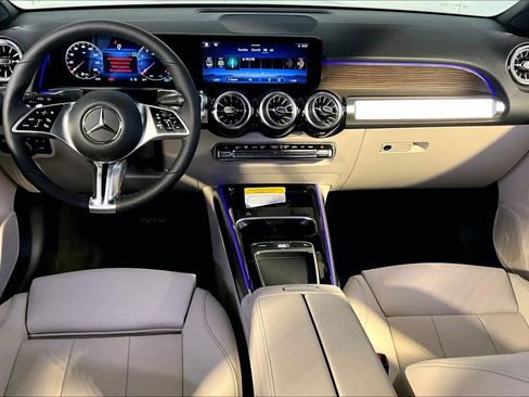 New 2026 Mercedes-Benz GLB 250 4MATIC image 7