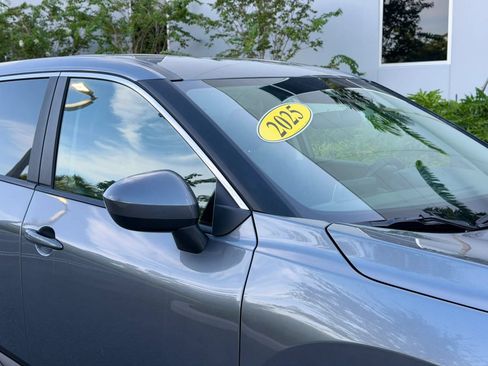 Used 2025 Nissan Rogue SV FWD image 14