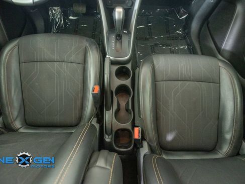 Used 2022 Chevrolet Trax LT w/ Midnight Edition AWD/4WD image 29