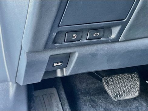 Used 2022 Lexus LS 500 w/ Accessory Package (Z2) RWD image 10
