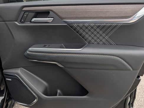 New 2026 GMC Acadia Denali w/ Super Cruise Package FWD image 36