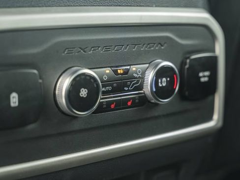 Used 2024 Ford Expedition Limited AWD/4WD image 46