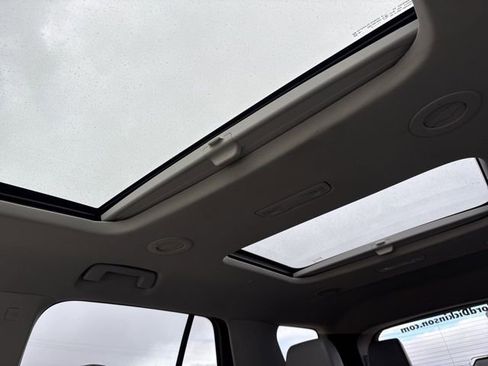 Used 2019 Chevrolet Traverse Premier image 23