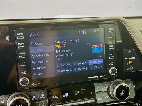 Used 2022 Toyota Highlander XLE image 16