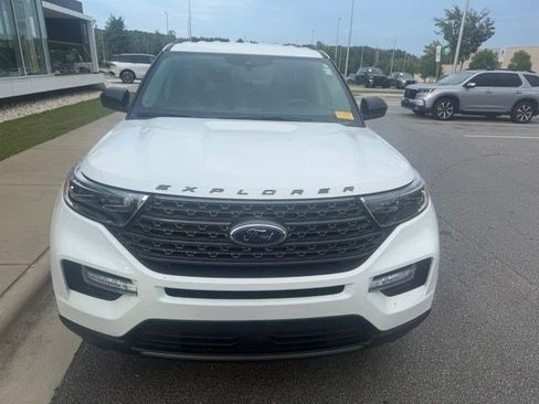 Used 2023 Ford Explorer XLT w/ Equipment Group 202A RWD image 3