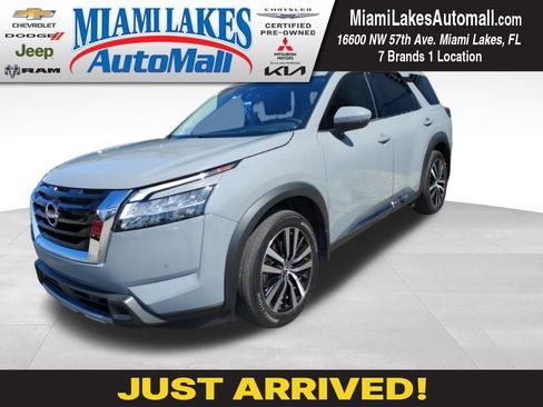 Used 2024 Nissan Pathfinder Platinum AWD/4WD image 1