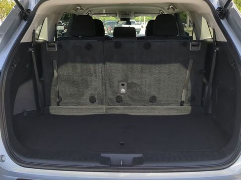 Used 2021 Toyota Highlander L image 13