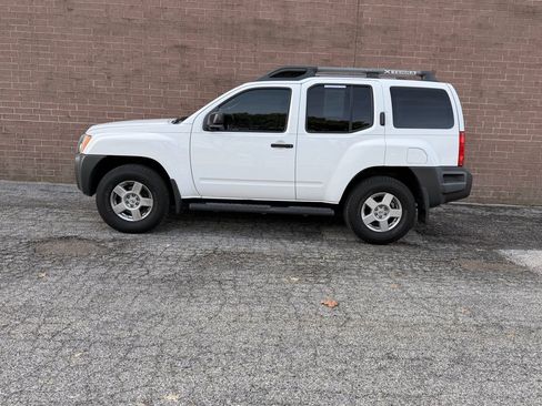 Used 2007 Nissan Xterra S w/ Utility Pkg image 2