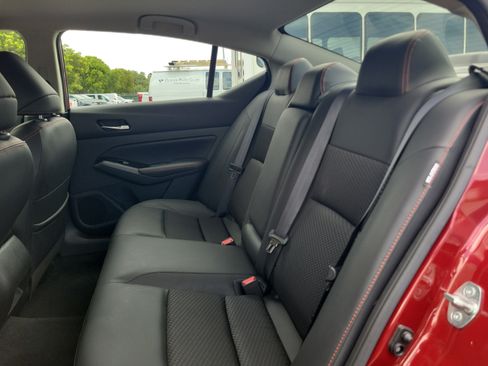 Used 2024 Nissan Altima 2.5 SR FWD image 14