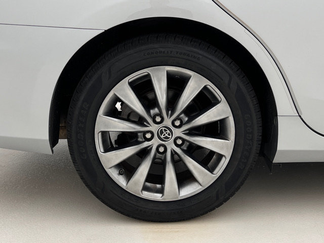Used 2015 Toyota Camry XLE w/ Moonroof Package FWD image 28