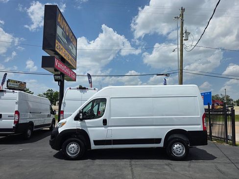 Used 2025 RAM ProMaster 2500 w/ Convenience Group FWD image 4