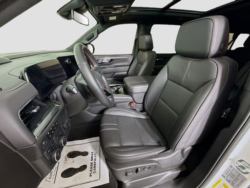 Used 2025 Chevrolet Suburban RST w/ RST Capability Package image 21