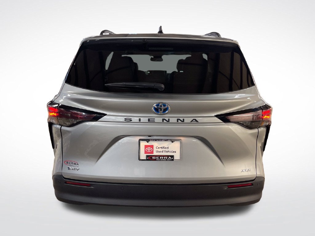 Certified 2025 Toyota Sienna XLE FWD image 4