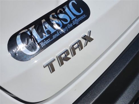 Used 2025 Chevrolet Trax LS w/ LS Convenience Package image 12