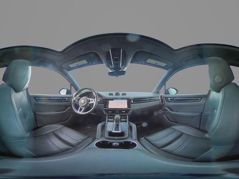 Certified 2023 Porsche Cayenne Platinum Edition image 30