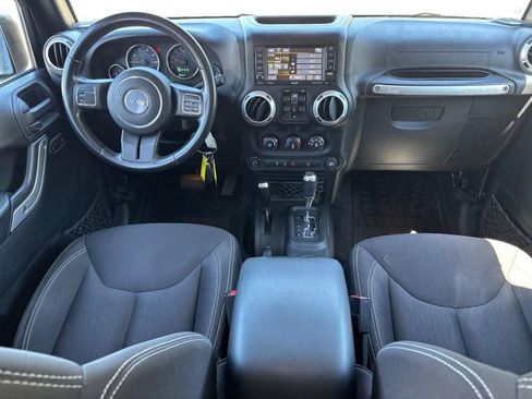 Used 2015 Jeep Wrangler Unlimited Sahara AWD/4WD image 12