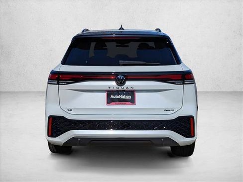 New 2026 Volkswagen Tiguan SE R-Line image 6