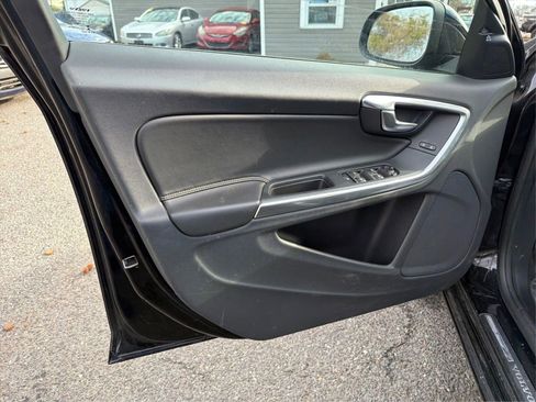 Used 2017 Volvo S60 T5 Dynamic w/ Vision Package image 23