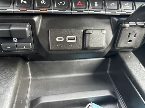 Used 2021 Chevrolet Silverado 1500 LT Trail Boss w/ Convenience Package II image 21