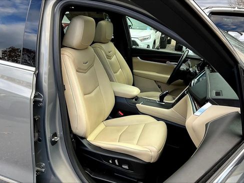 Used 2019 Cadillac XT5 Premium Luxury w/ Driver Assist Package image 7