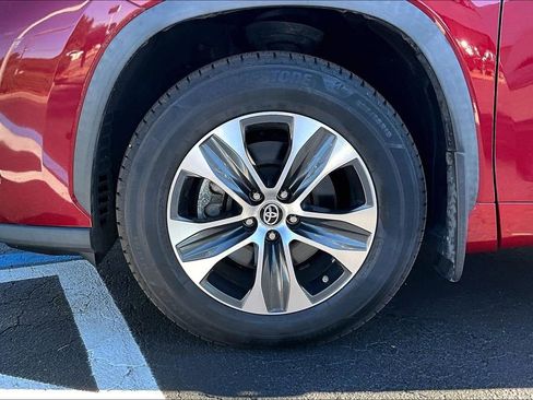 Used 2021 Toyota Highlander XLE image 34