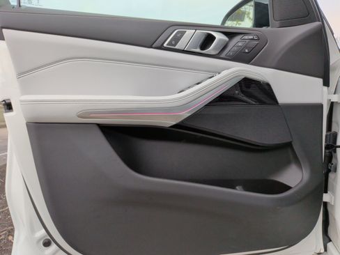 Certified 2025 BMW X7 xDrive40i w/ M Sport Package image 29