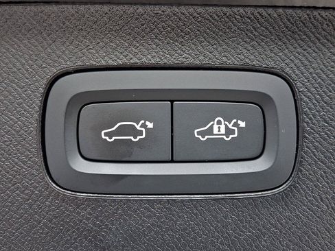 Certified 2026 Volvo XC90 B6 Plus AWD/4WD image 32