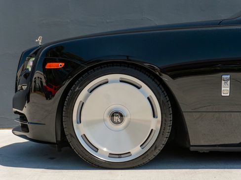 Used 2019 Rolls-Royce Dawn RWD image 22