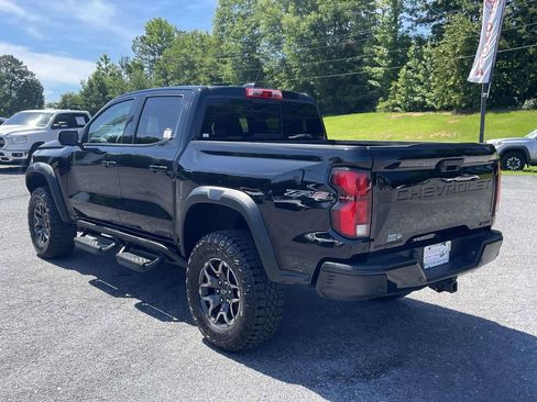 Used 2025 Chevrolet Colorado ZR2 w/ Technology Package AWD/4WD image 4