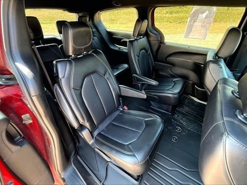 Used 2025 Chrysler Pacifica Select FWD image 25