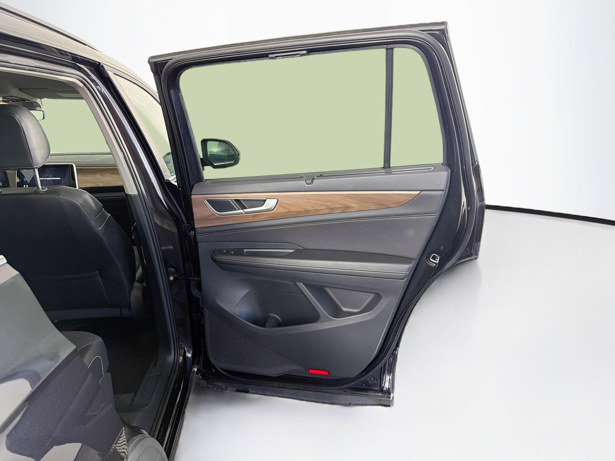 Used 2025 Volkswagen Atlas SE FWD image 33